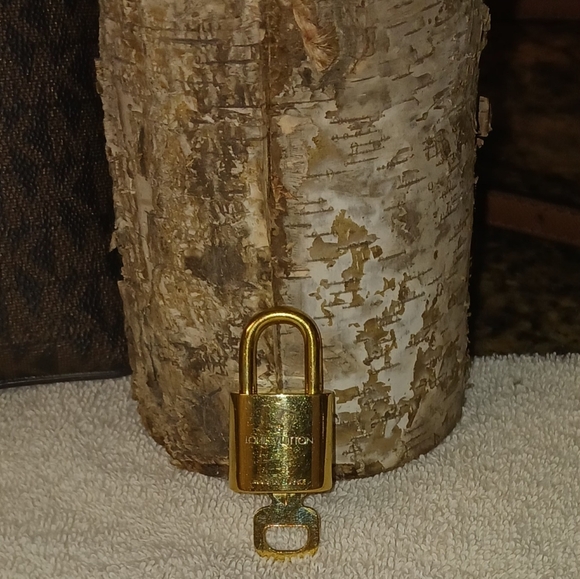 Authentic Louis Vuitton Lock & Key #315 - Picture 4 of 6